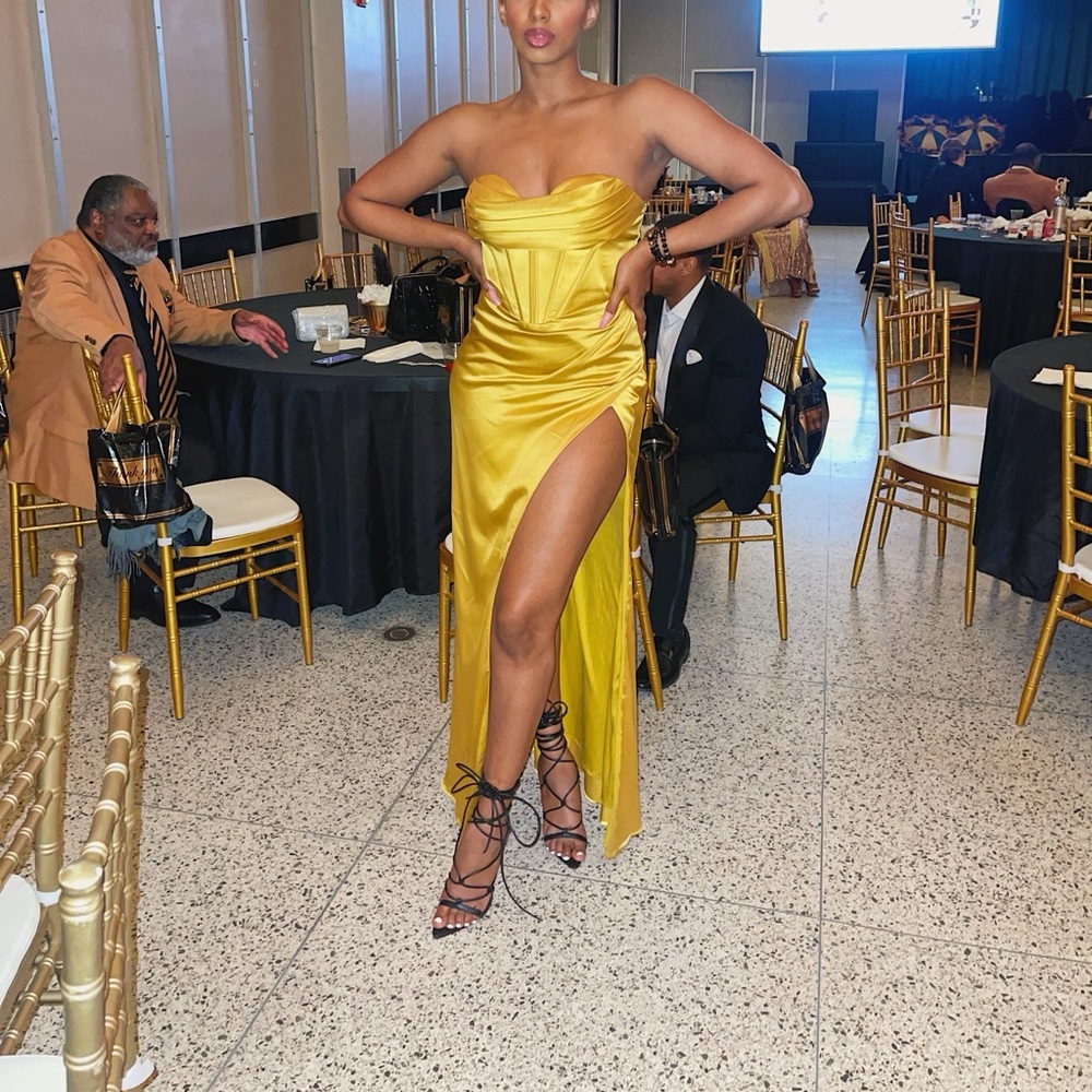 MEDIUM (SIZE 9) Gold Gown